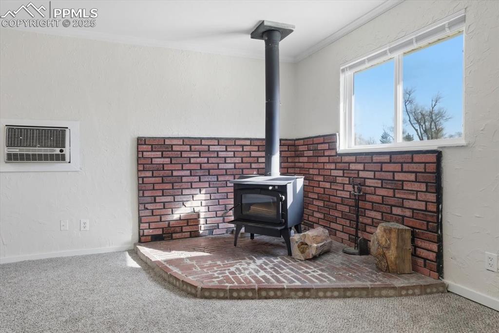 Image 5 of 24: Living Room