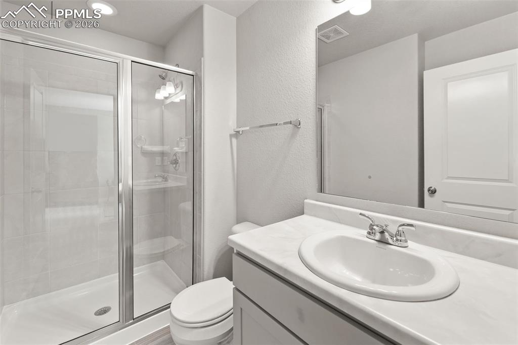 Image 29 of 48: Bathroom