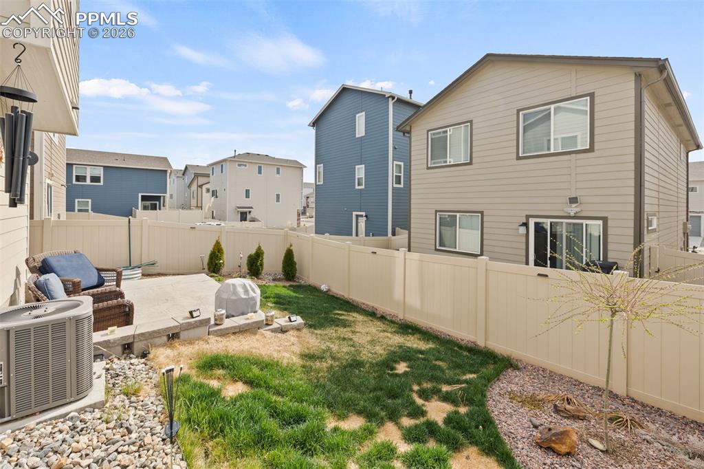 Image 34 of 48: Yard