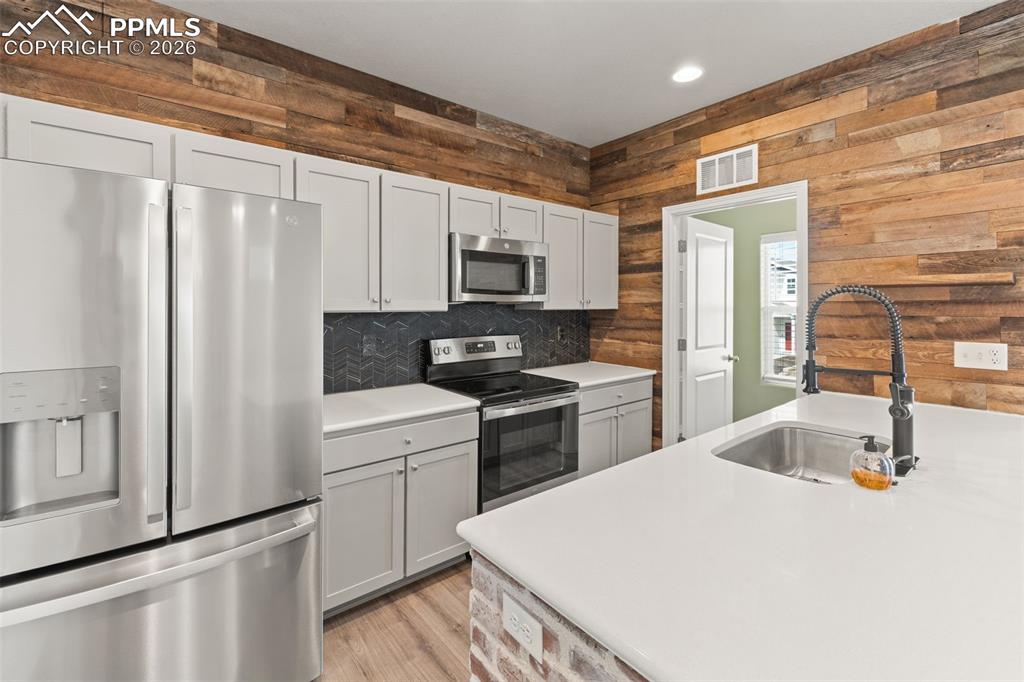 Image 7 of 48: Kitchen