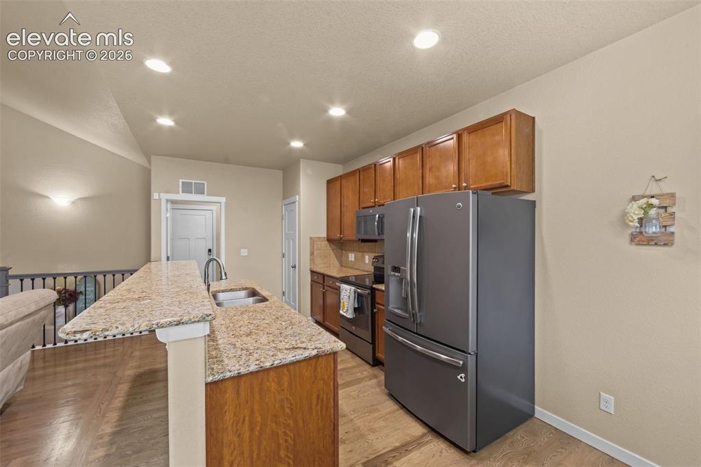 Image 12 of 35: Kitchen