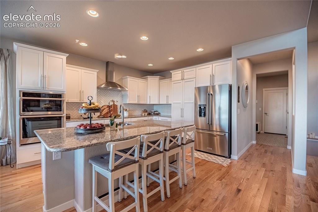 Image 10 of 45: Kitchen