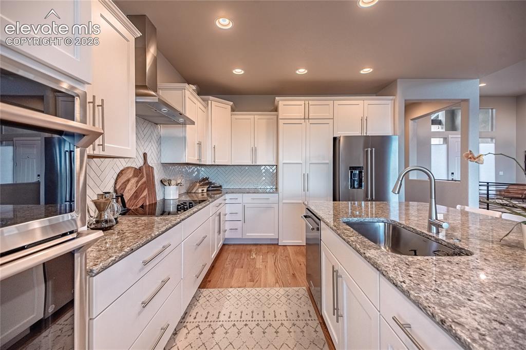 Image 11 of 45: Kitchen