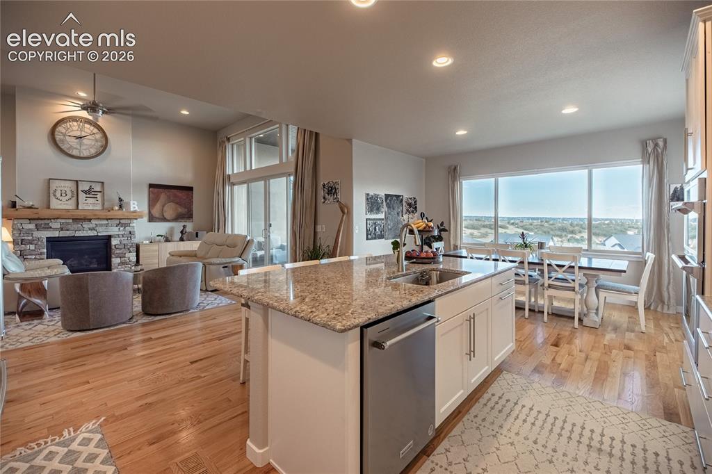 Image 12 of 45: Kitchen