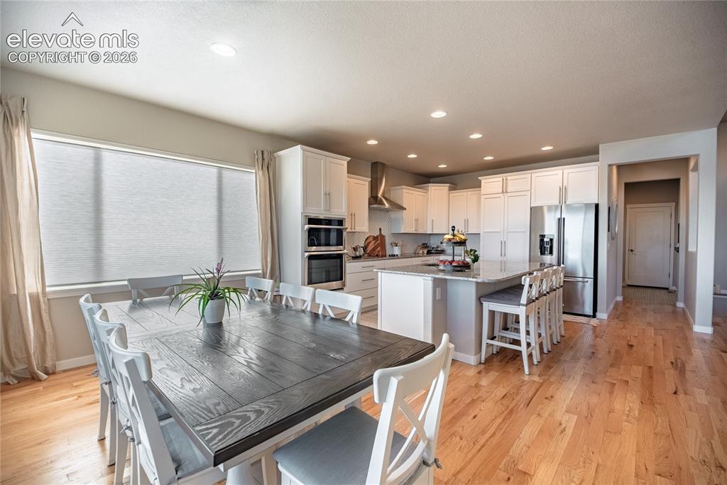 Image 14 of 45: Dining Area