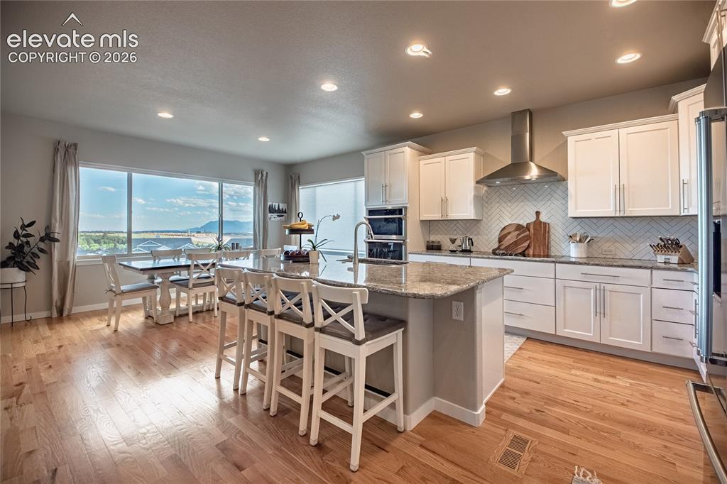 Image 15 of 45: Kitchen