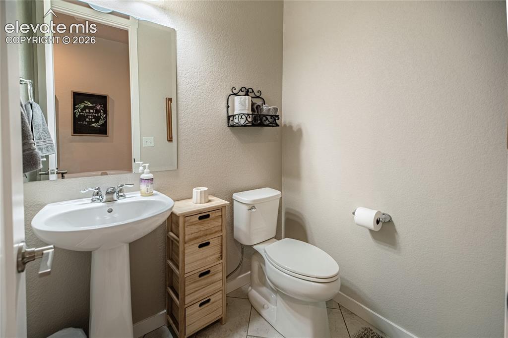 Image 16 of 45: Bathroom