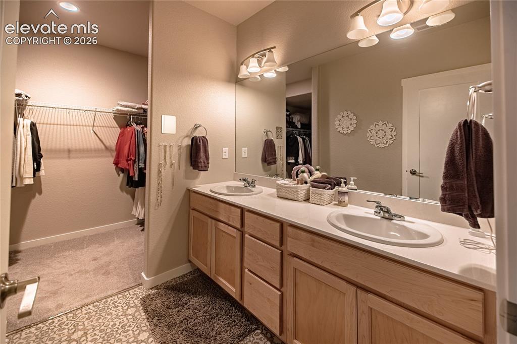 Image 42 of 45: Bathroom
