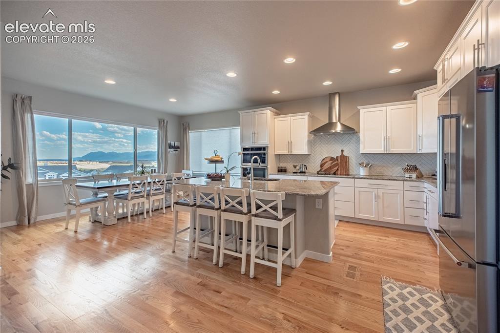 Image 9 of 45: Kitchen