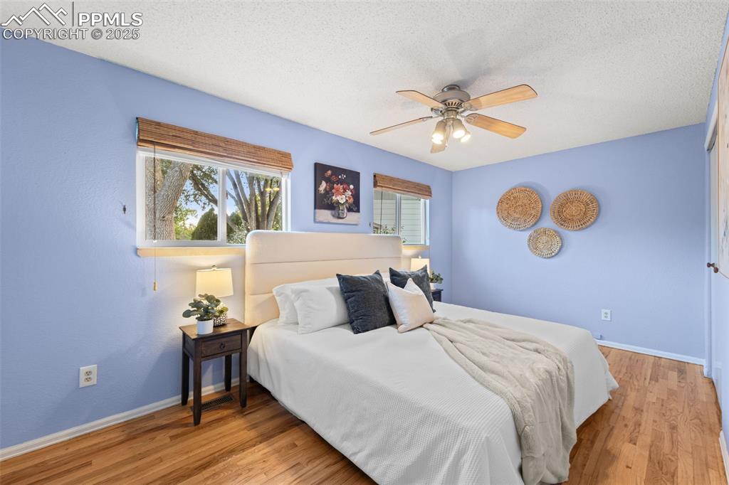 Image 14 of 30: Bedroom
