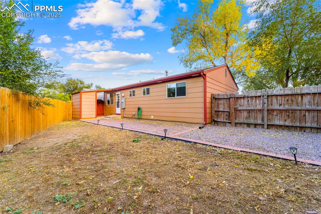 Image 17 of 30: Back of Structure