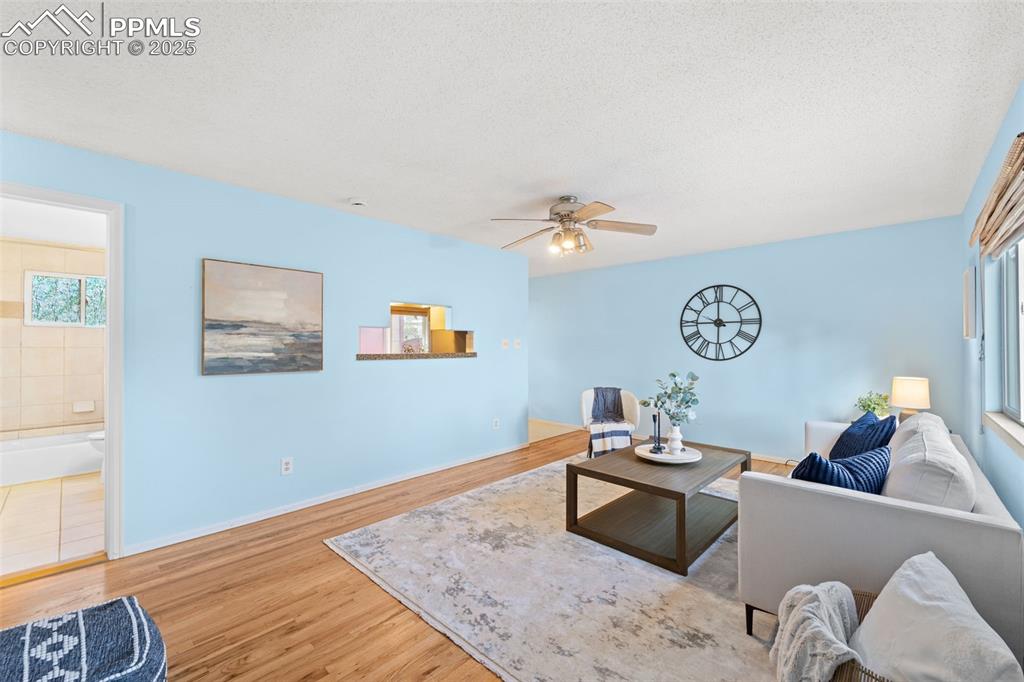 Image 5 of 30: Living Room