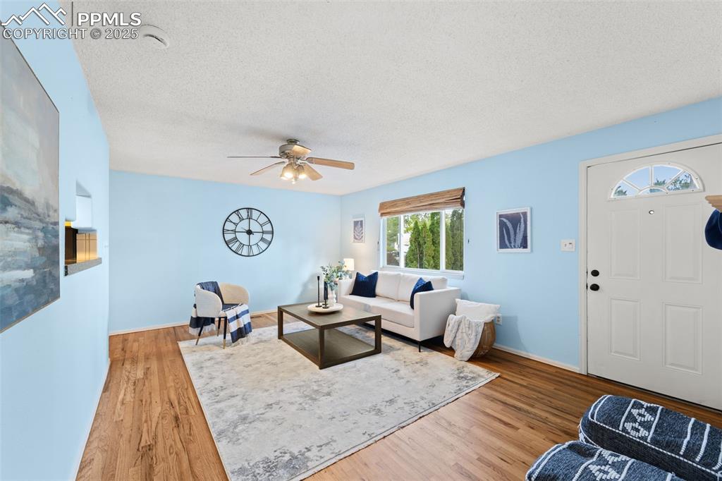 Image 6 of 30: Living Room