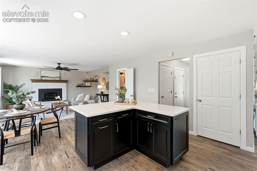 Image 16 of 50: Kitchen