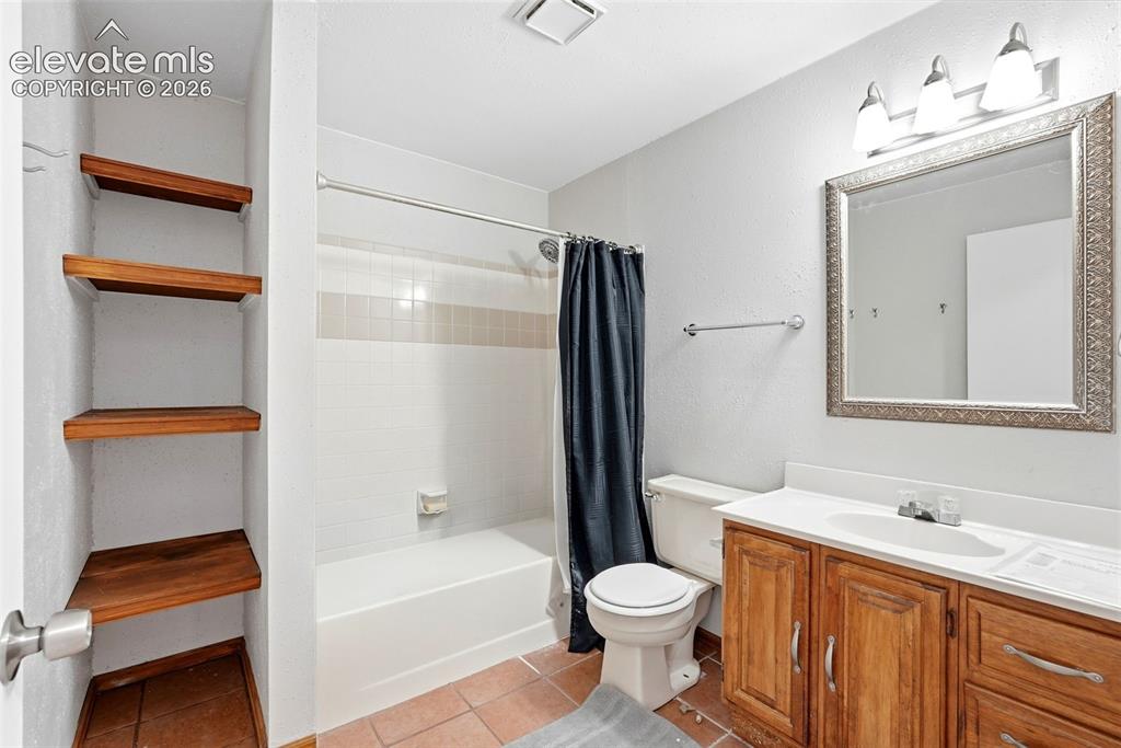Image 44 of 50: Bathroom