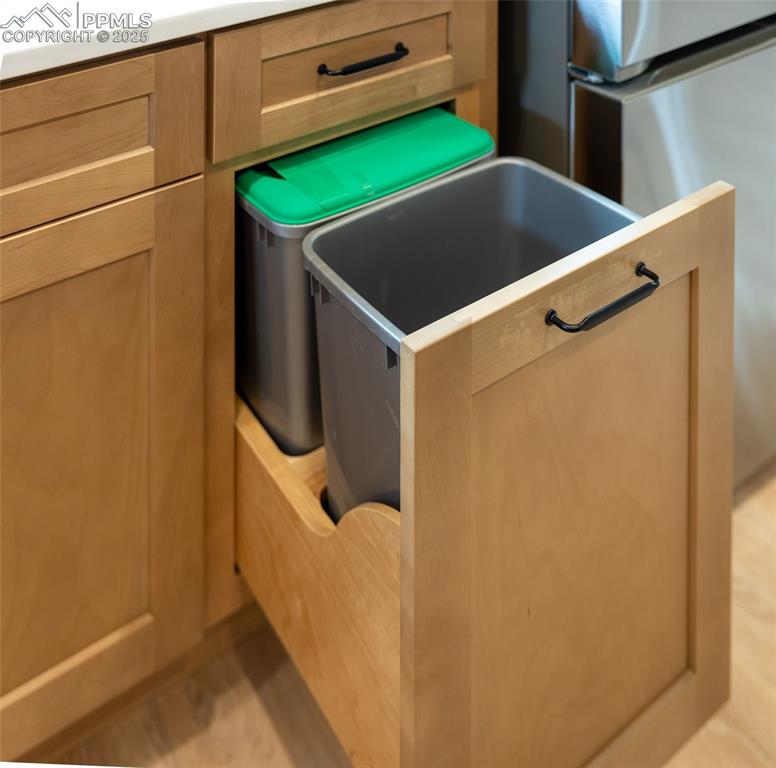 Image 19 of 21: Kitchen pull out for rubbish/recycle