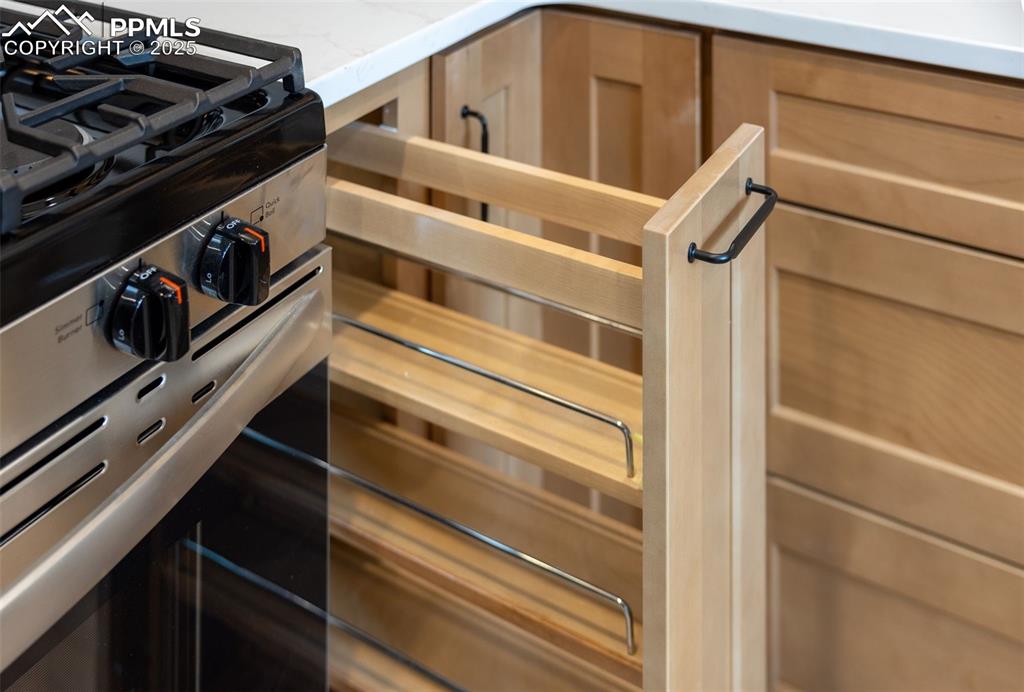 Image 20 of 21: Kitchen pull out spice racks