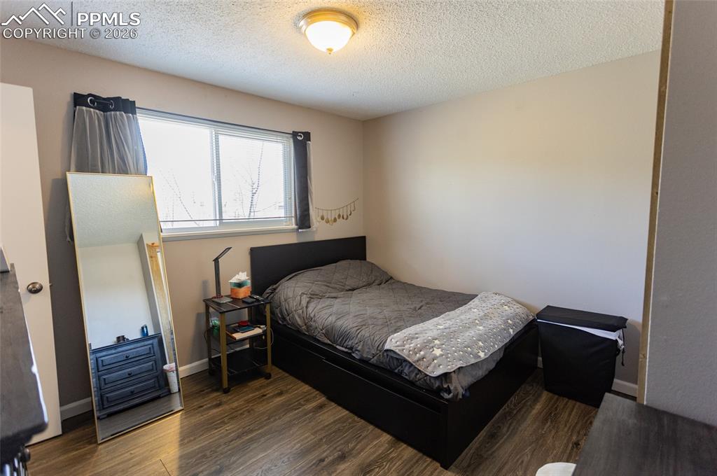 Image 10 of 23: Bedroom