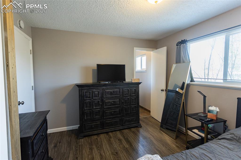 Image 12 of 23: Bedroom