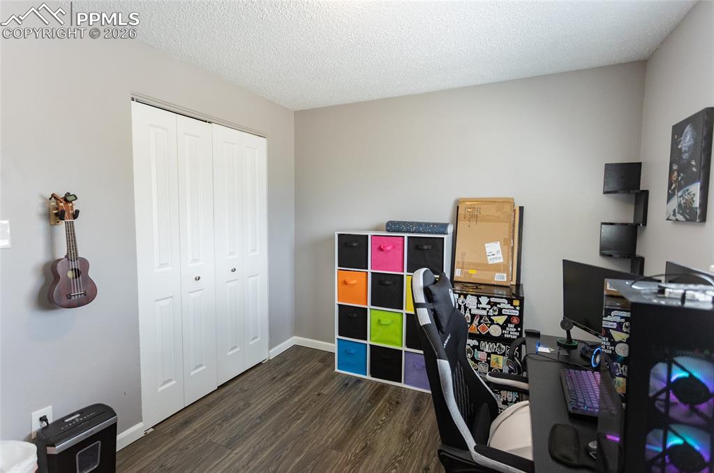 Image 15 of 23: Bedroom