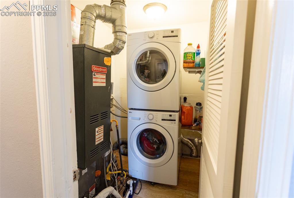 Image 18 of 23: Laundry