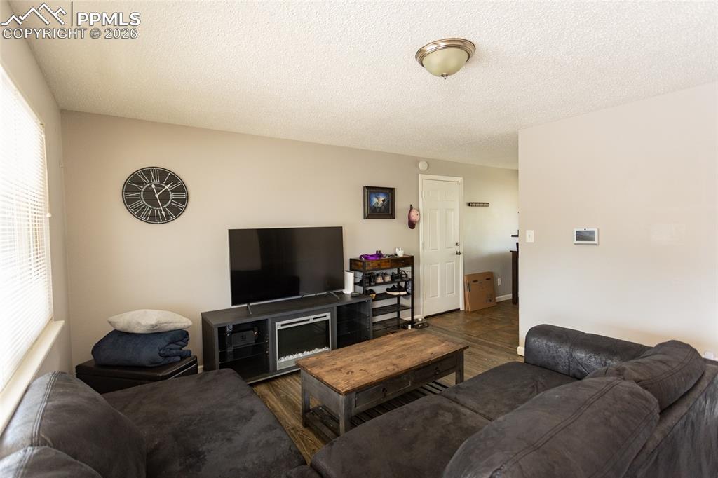 Image 3 of 23: Living Room