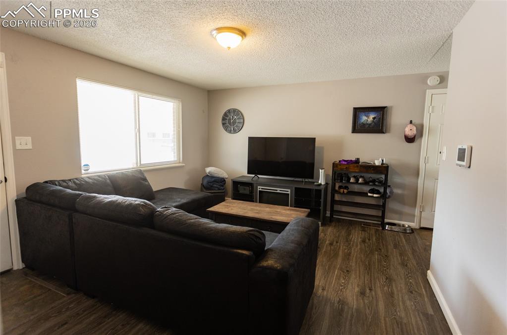 Image 4 of 23: Living Room