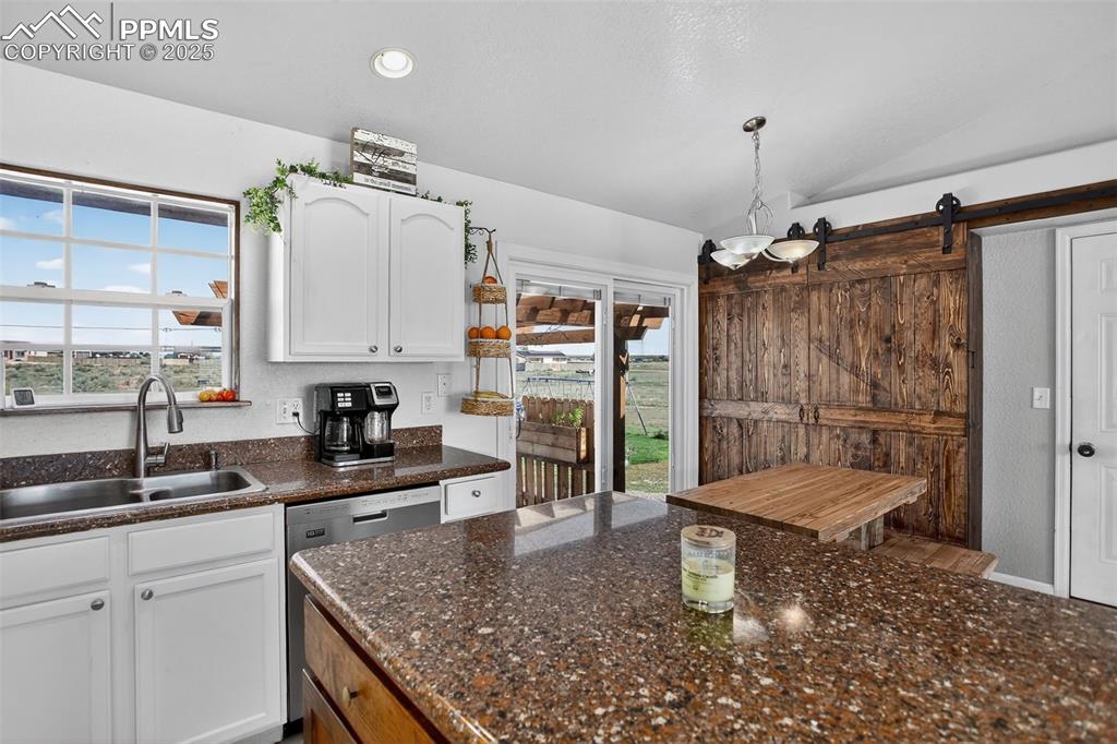 Image 14 of 50: with granite countertops and custom rolling island