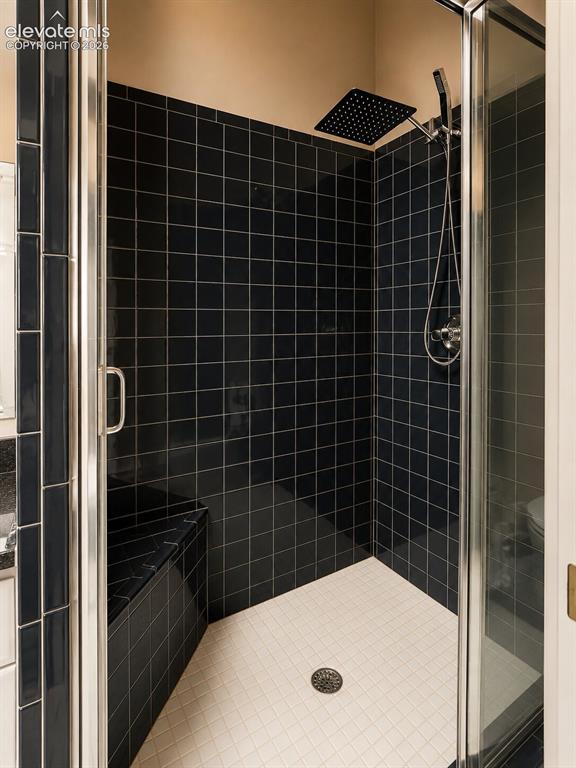 Image 11 of 20: Bathroom