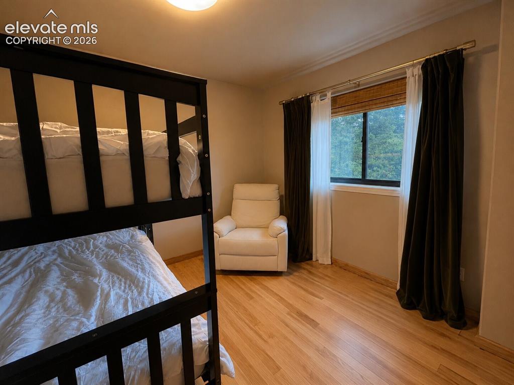 Image 12 of 20: Bedroom