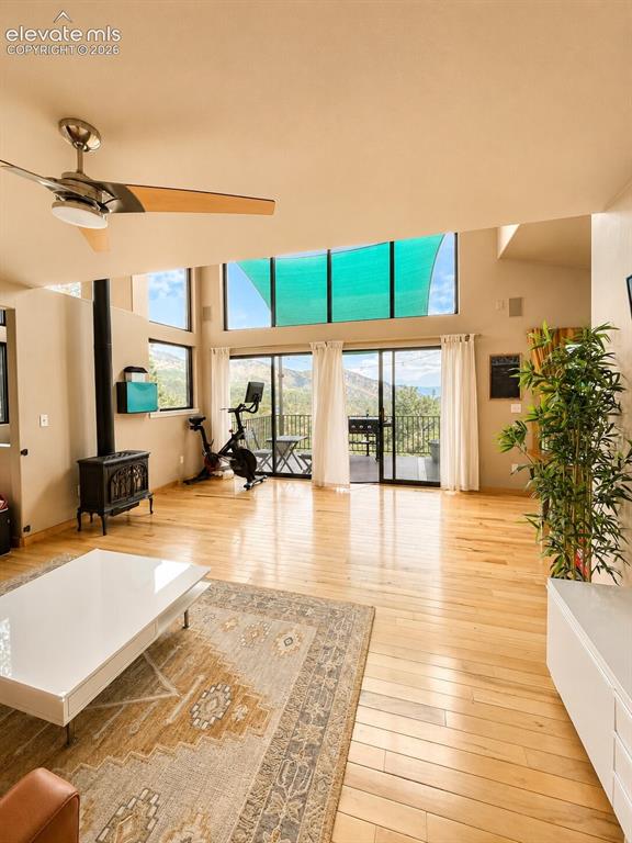 Image 15 of 20: Living Room