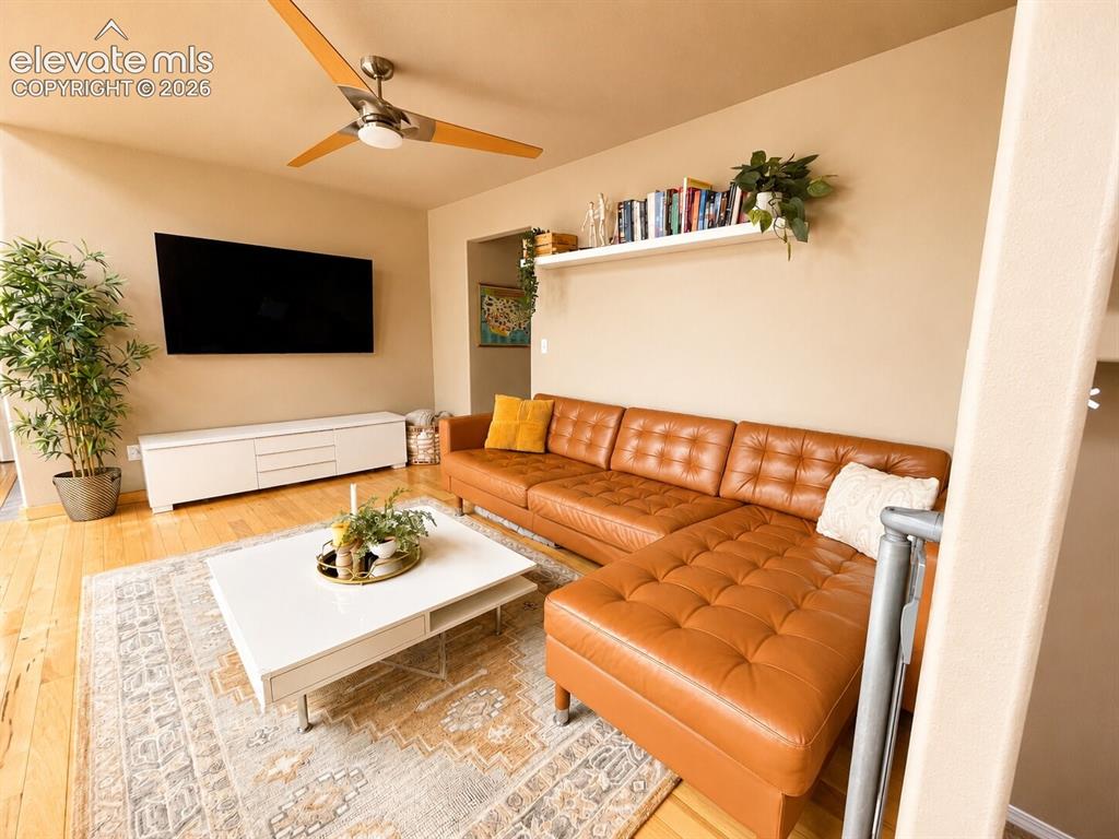 Image 16 of 20: Living Room
