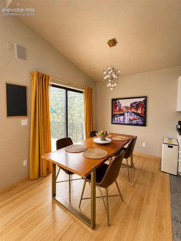 Image 6 of 20: Dining Area