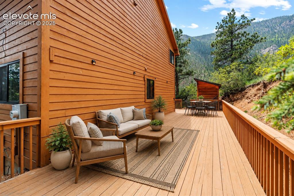 Image 7 of 20: Deck