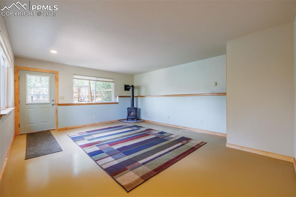 Image 25 of 32: Family room