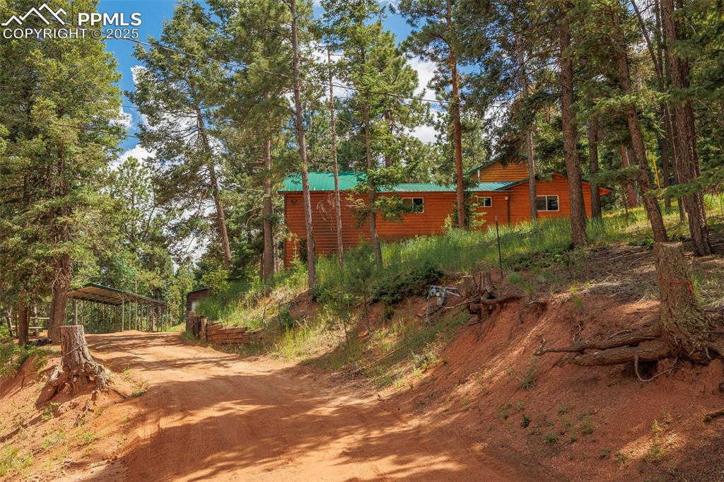 Image 29 of 32: Driveway 