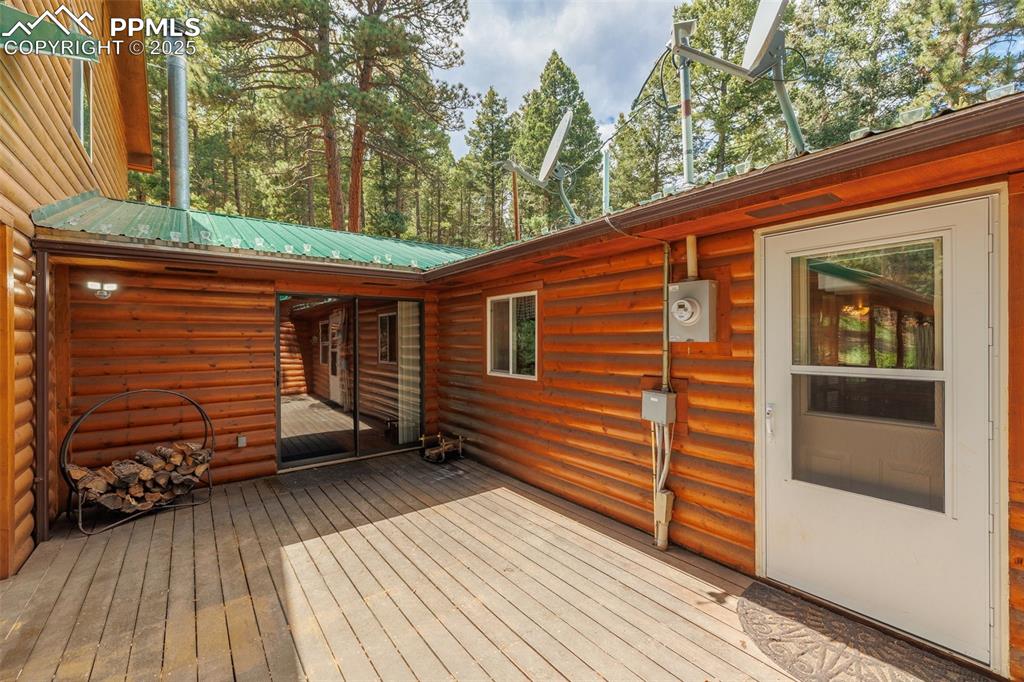 Image 4 of 32: View of deck