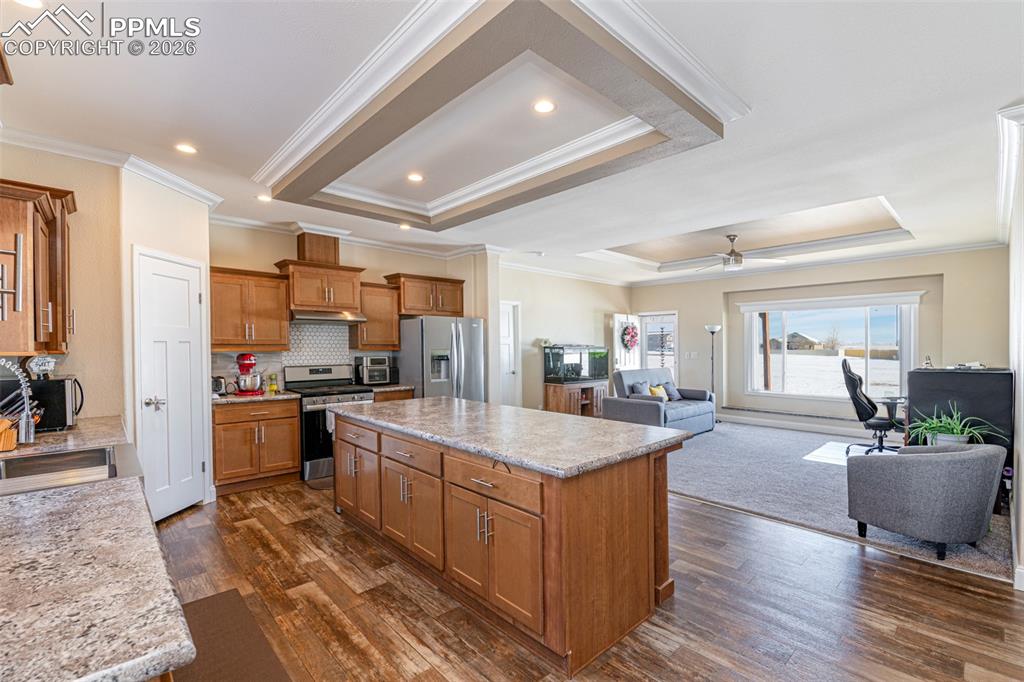 Image 10 of 34: Kitchen