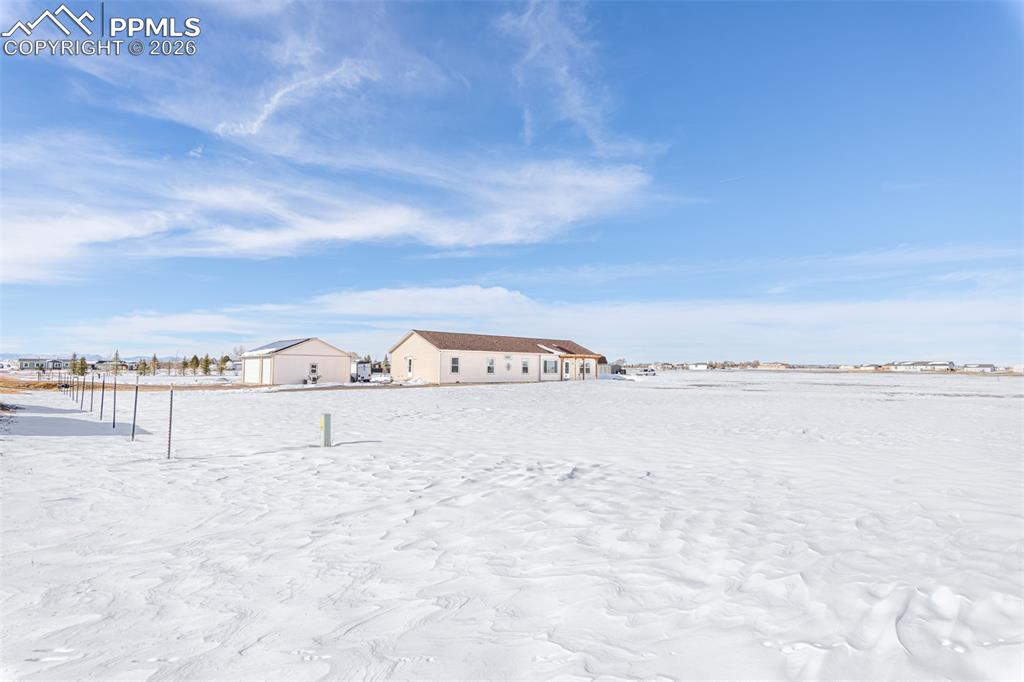 Image 28 of 34: Yard