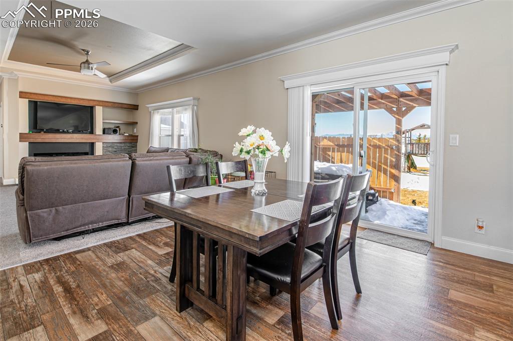 Image 8 of 34: Dining Area