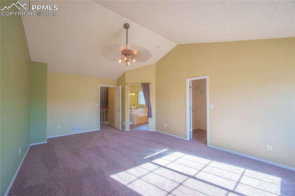 Image 16 of 30: Bedroom