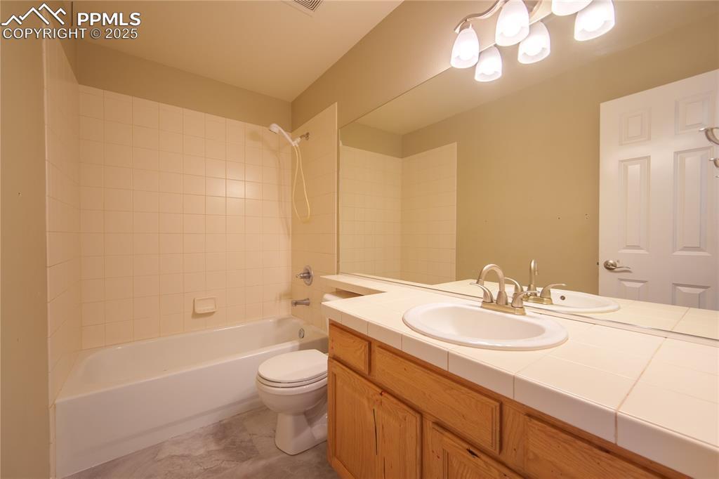 Image 22 of 30: Bathroom