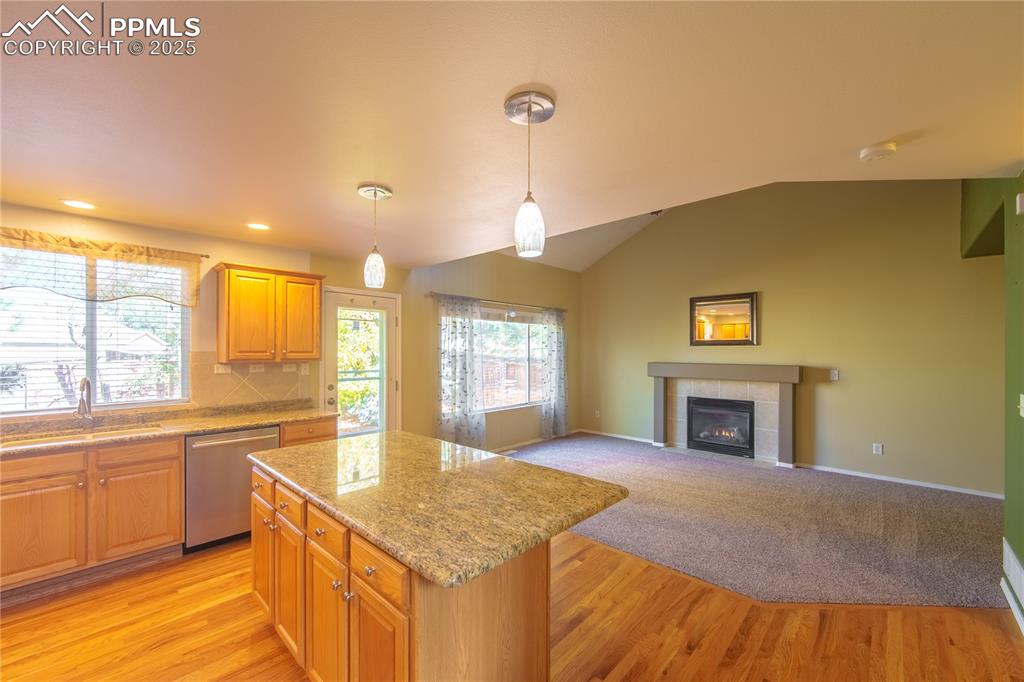 Image 23 of 30: Kitchen