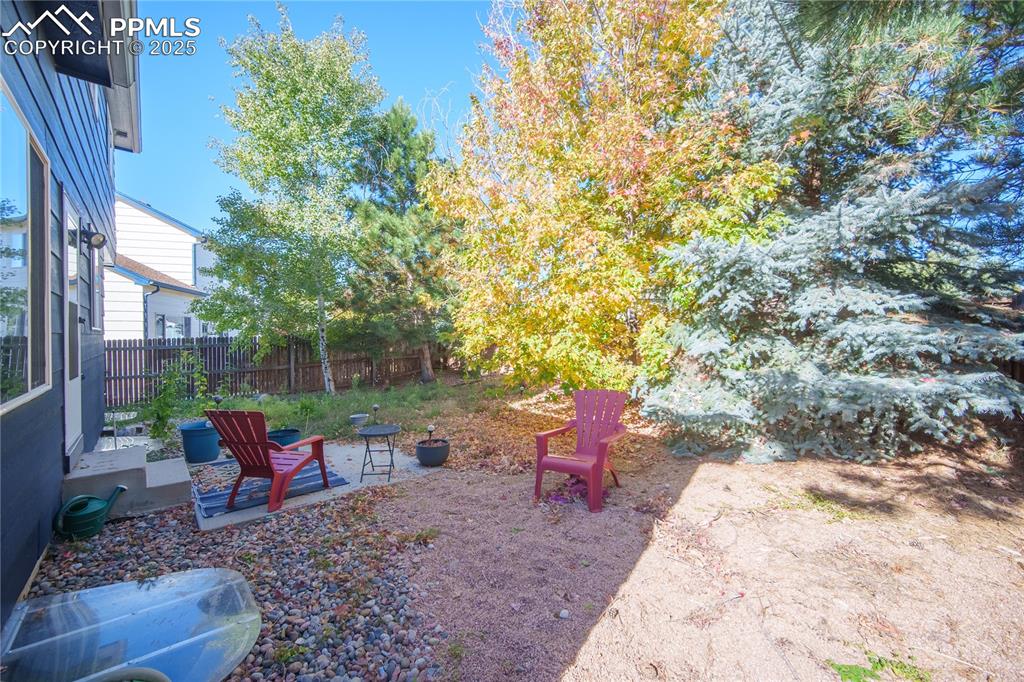 Image 28 of 30: Yard