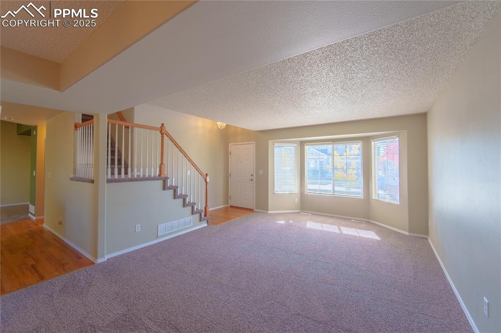 Image 5 of 30: Living Room