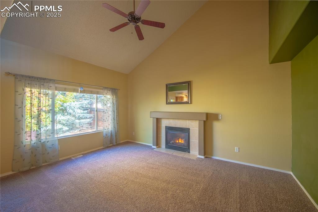 Image 8 of 30: Living Room