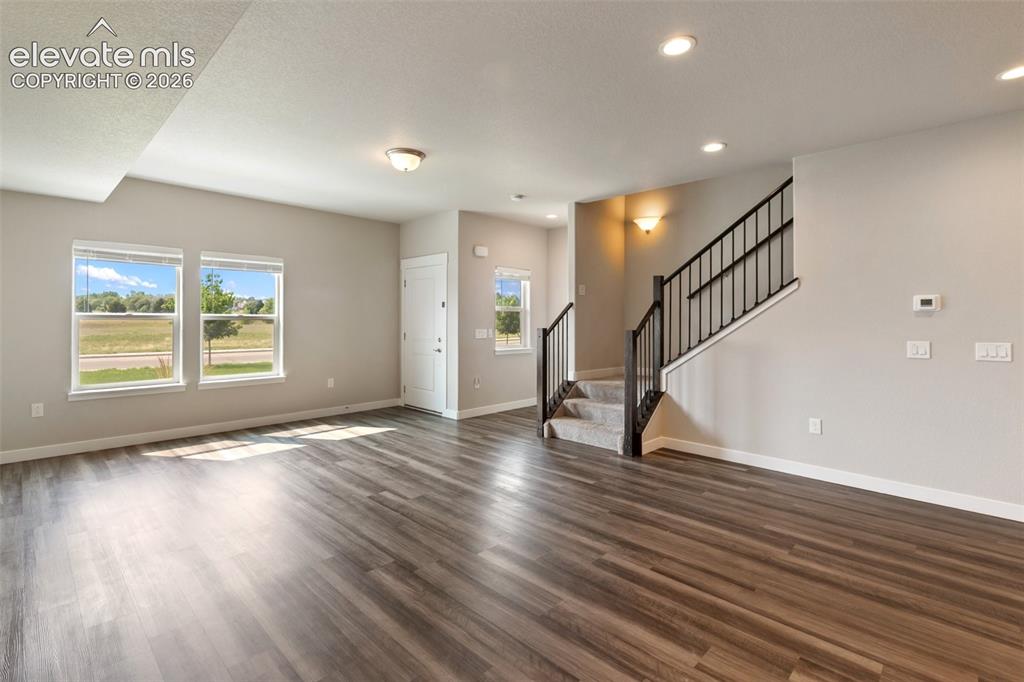 Image 10 of 49: Dining Area