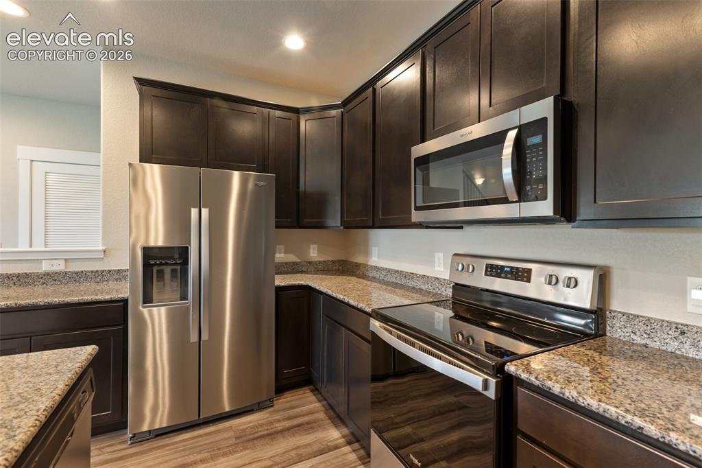 Image 14 of 49: Kitchen