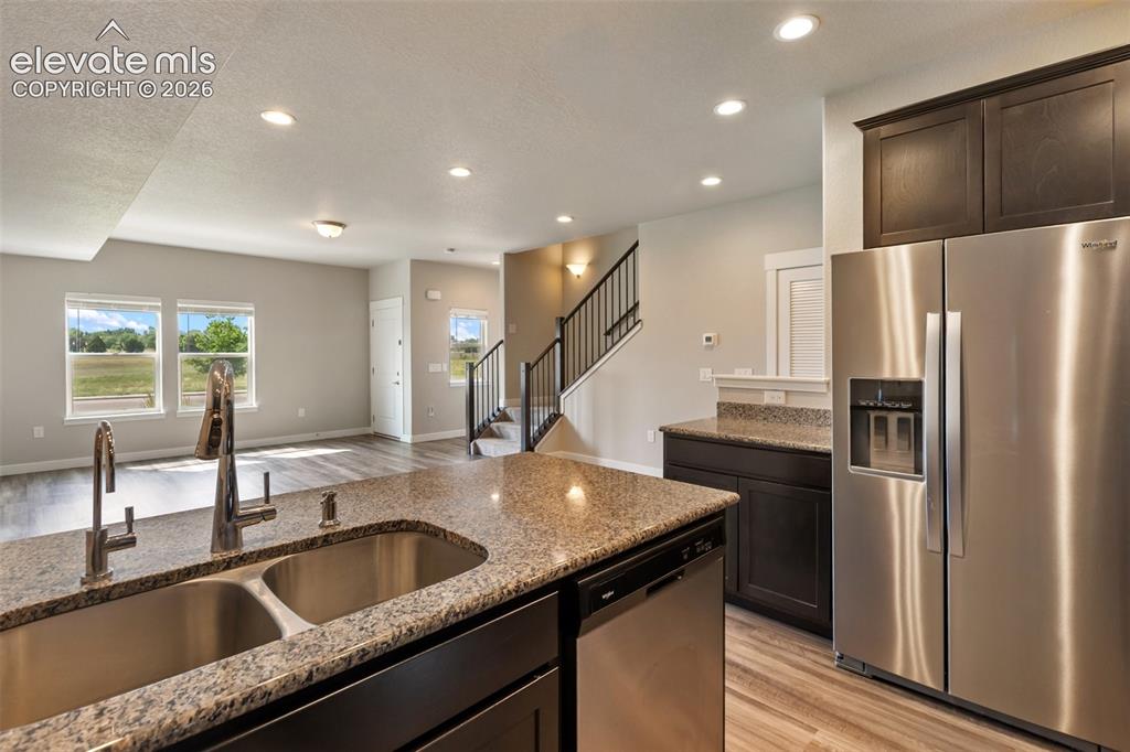 Image 15 of 49: Kitchen