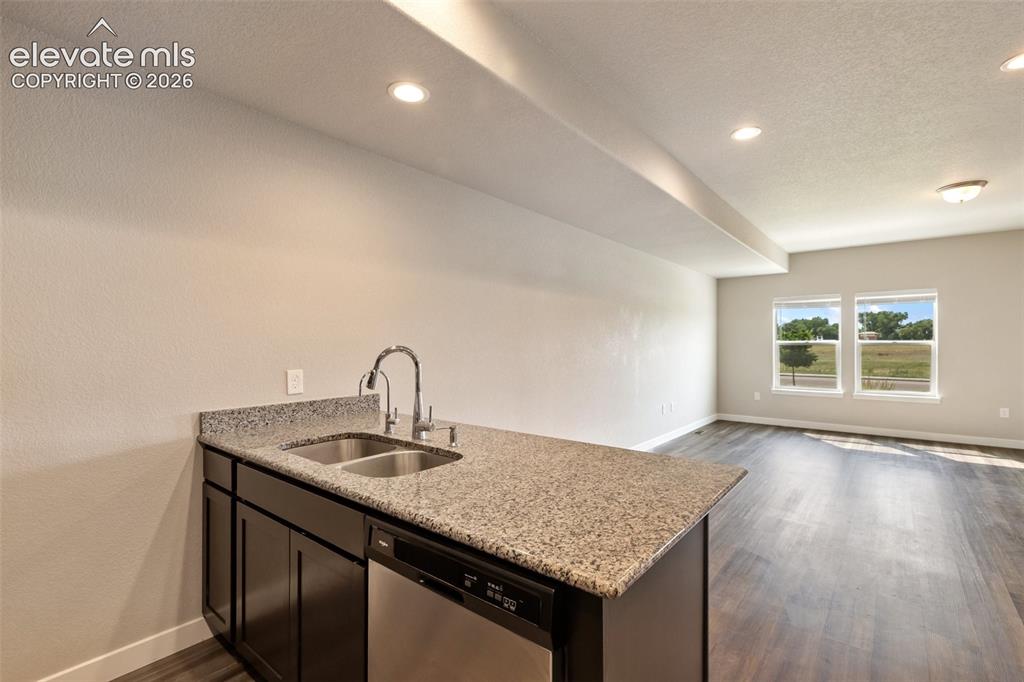 Image 16 of 49: Kitchen